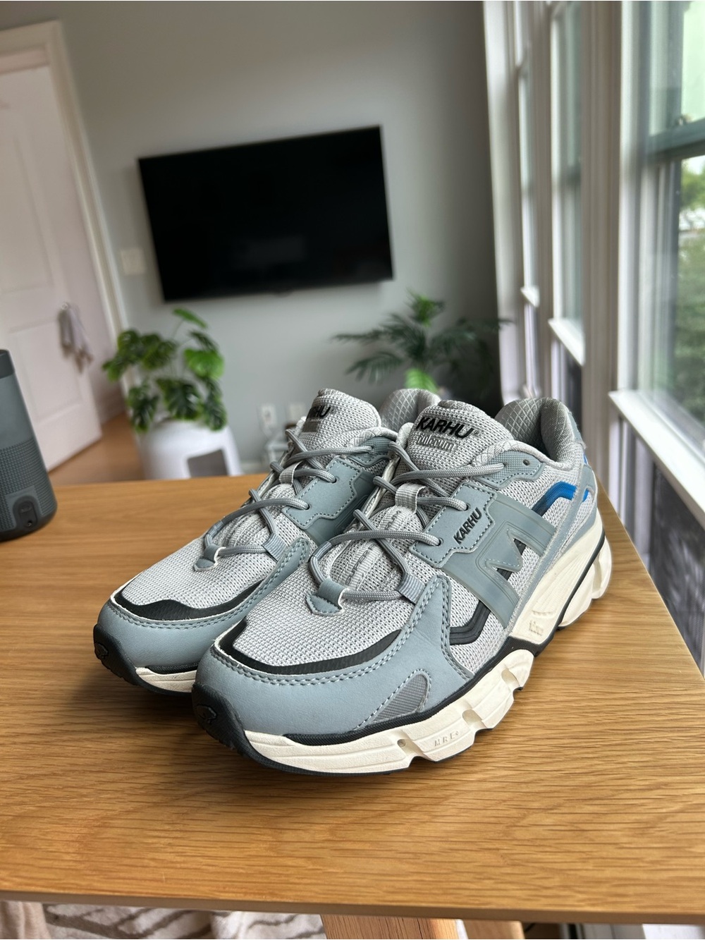 Karhu Women's Gray Mesh & Suede Running Sneakers